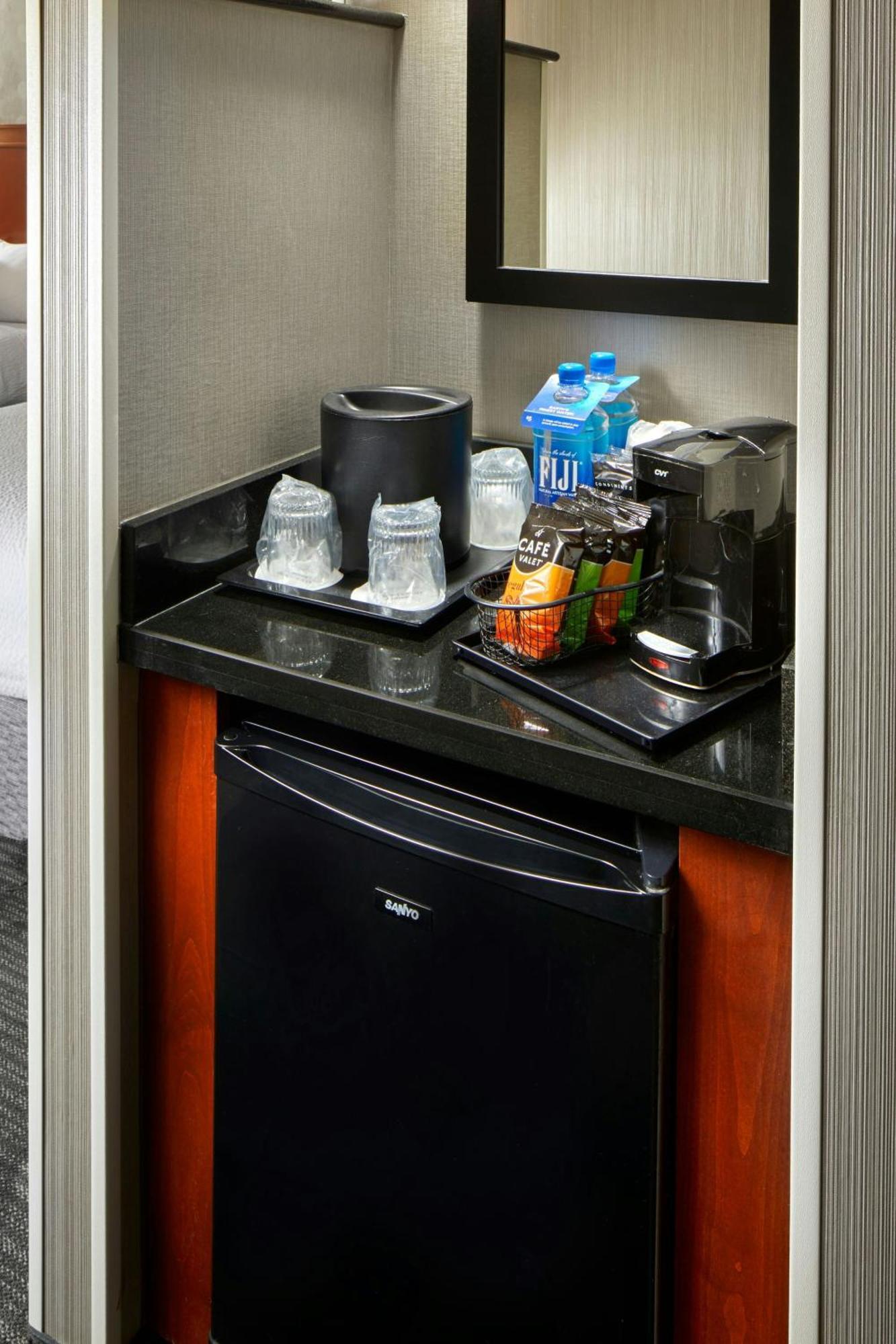 Courtyard By Marriott San Antonio Six Flags At The Rim Hotell Eksteriør bilde