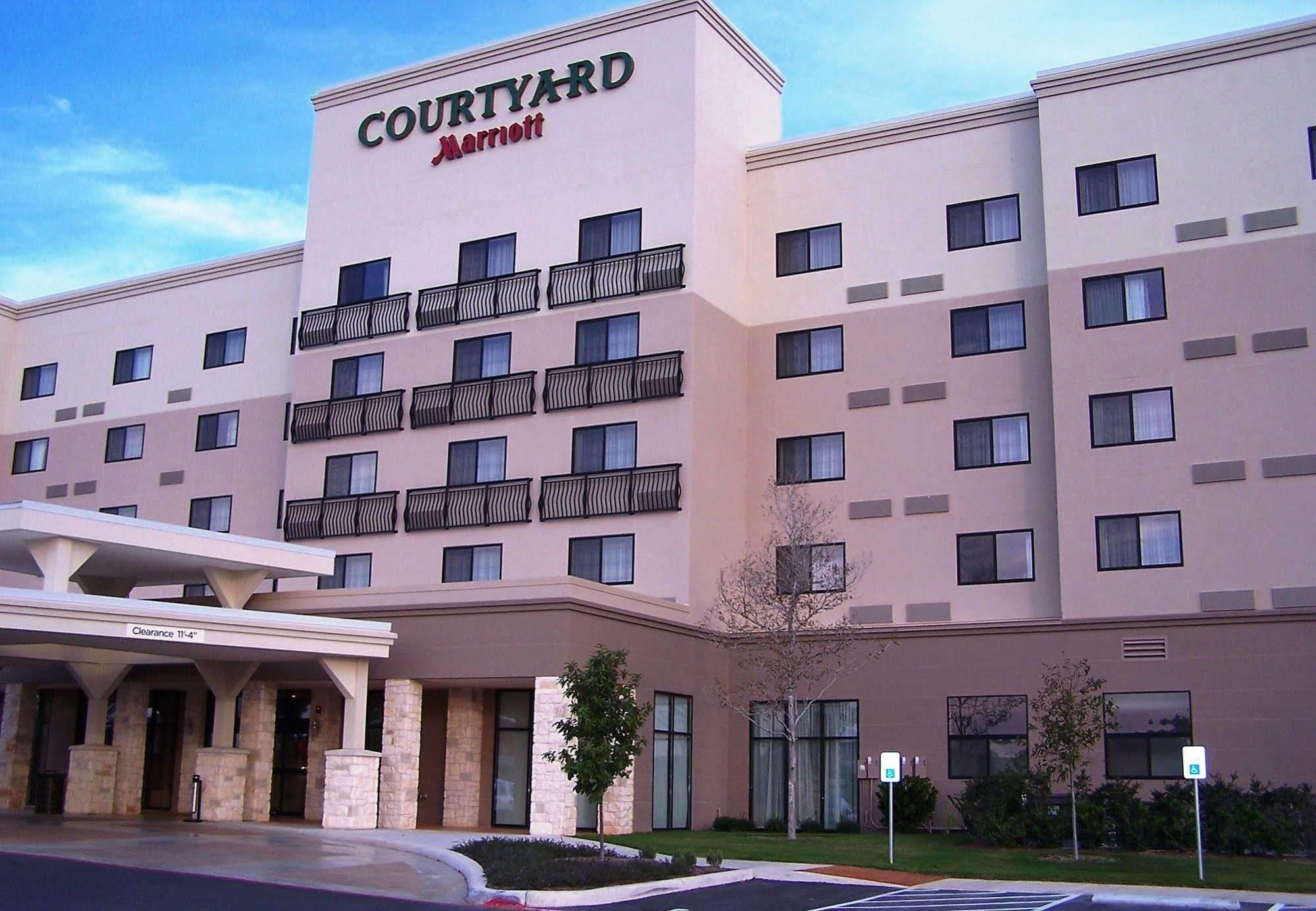 Courtyard By Marriott San Antonio Six Flags At The Rim Hotell Eksteriør bilde